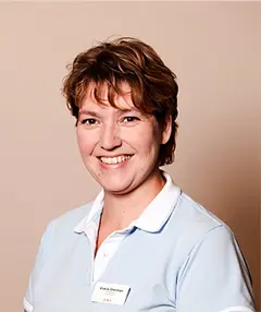 Fysioterapeutti Viveca Grenman Eiran sairaalassa,  erityisosaaminen tuki- ja liikuntaelin- ja geriatrinen fysioterapia, akupunktio ja lymfaterapia