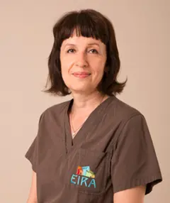 Sairaanhoitaja Kirsti Heikkilä toimii vastuuasiantuntijana ja Omahoitajana Eiran sairaalan Uniklinikalla.